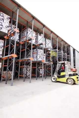 مزایای قفسه‌بندی پالت رک انتخابی (Selective Pallet Racking)​​​​​​​